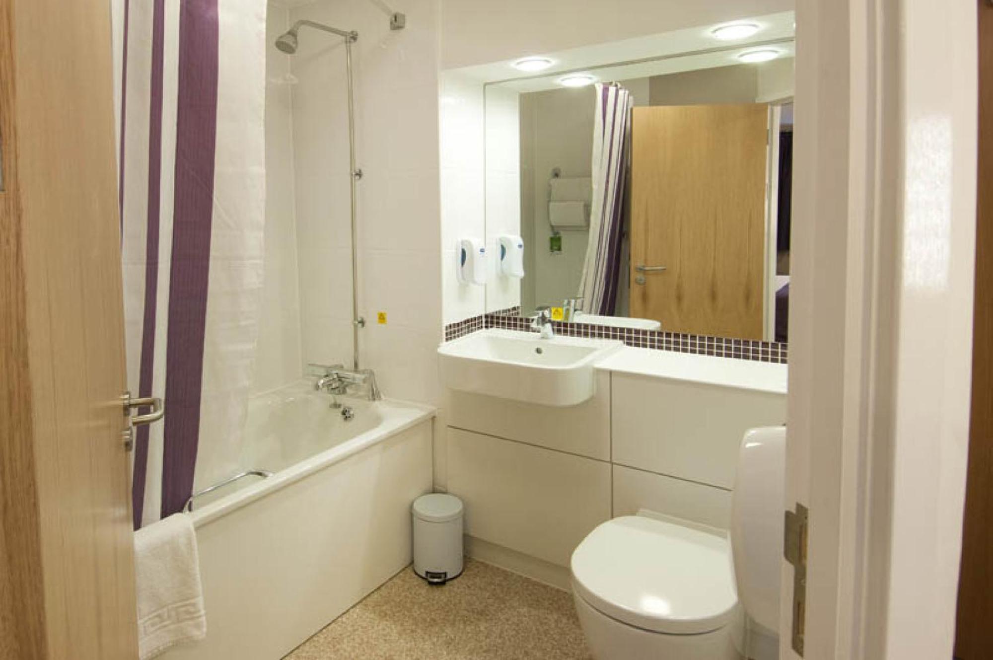 Premier Inn London Croydon Town Centre Exterior photo