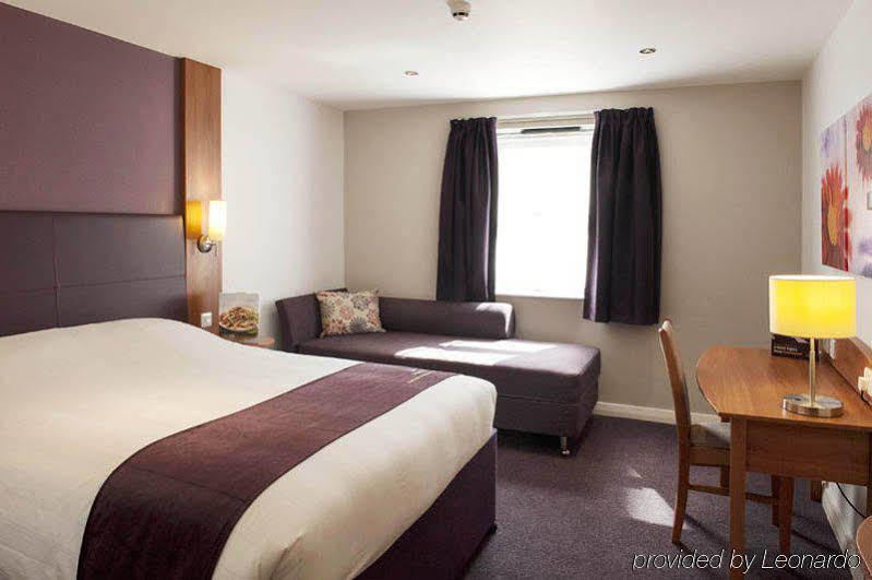 Premier Inn London Croydon Town Centre Exterior photo
